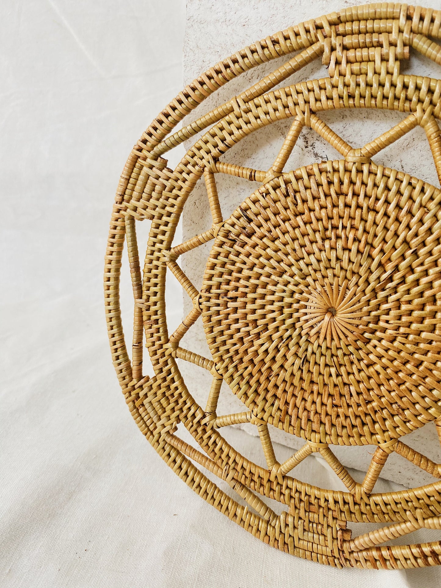 Round Pattern Ate Placemats