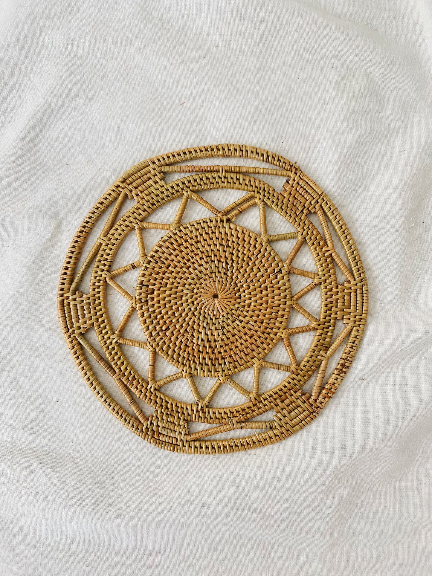 Round Pattern Ate Placemats