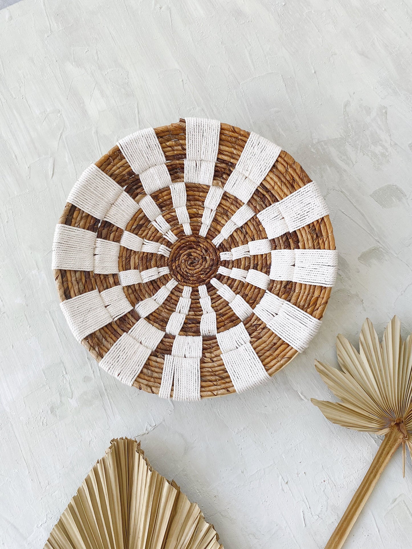Toba White Macrame Wall Basket