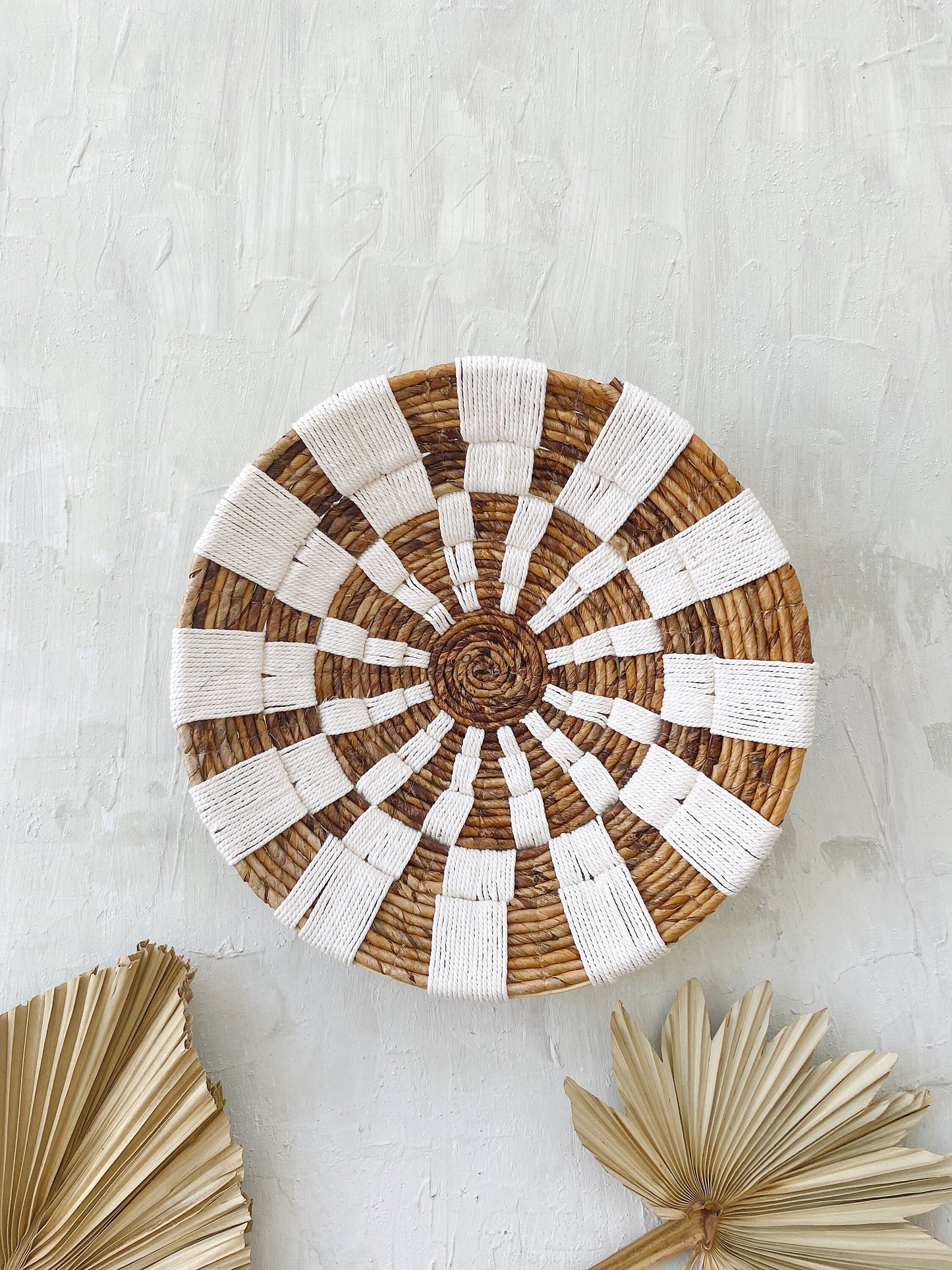 Toba White Macrame Wall Basket