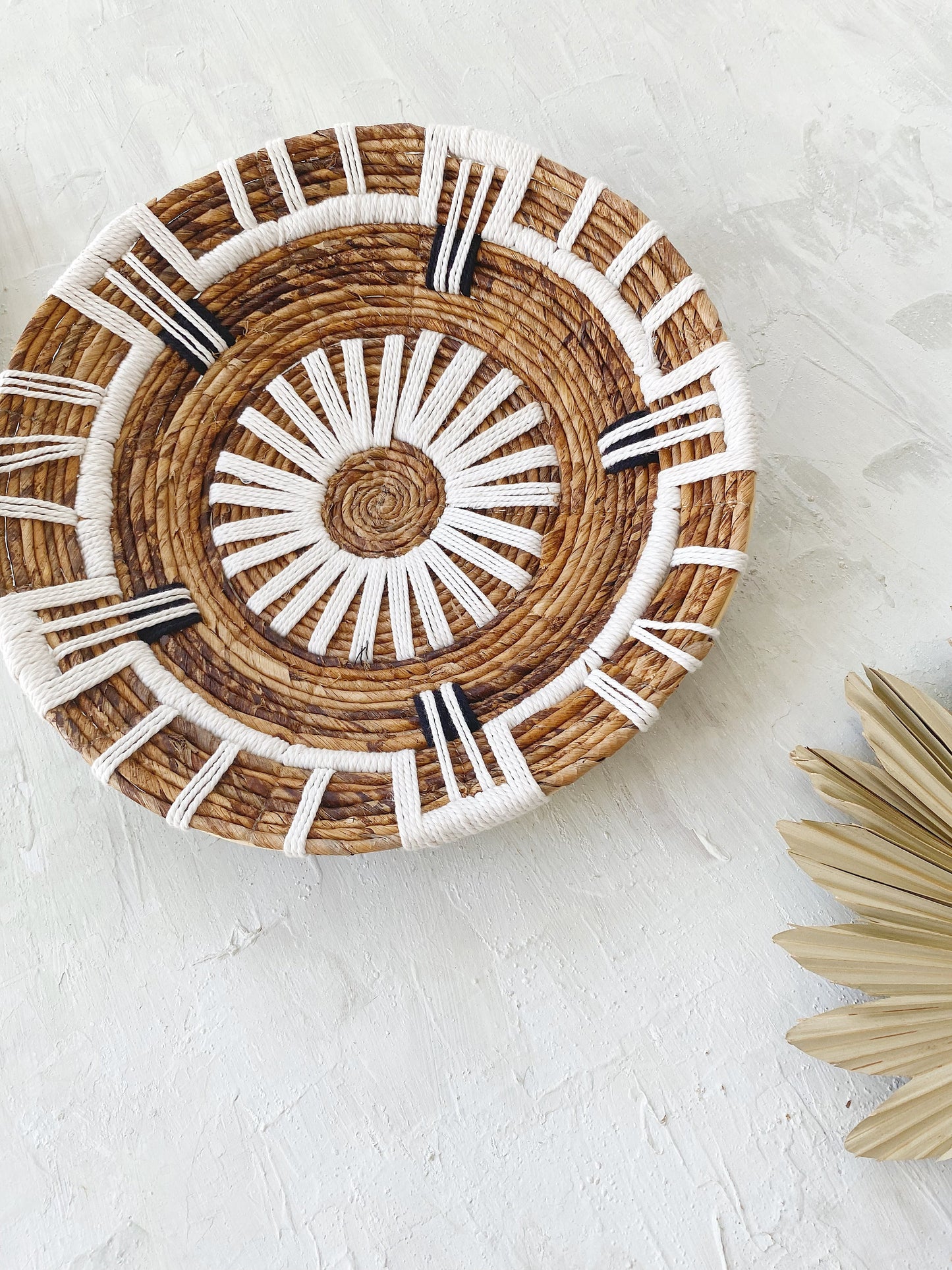 Ende Chess Macrame Wall Basket