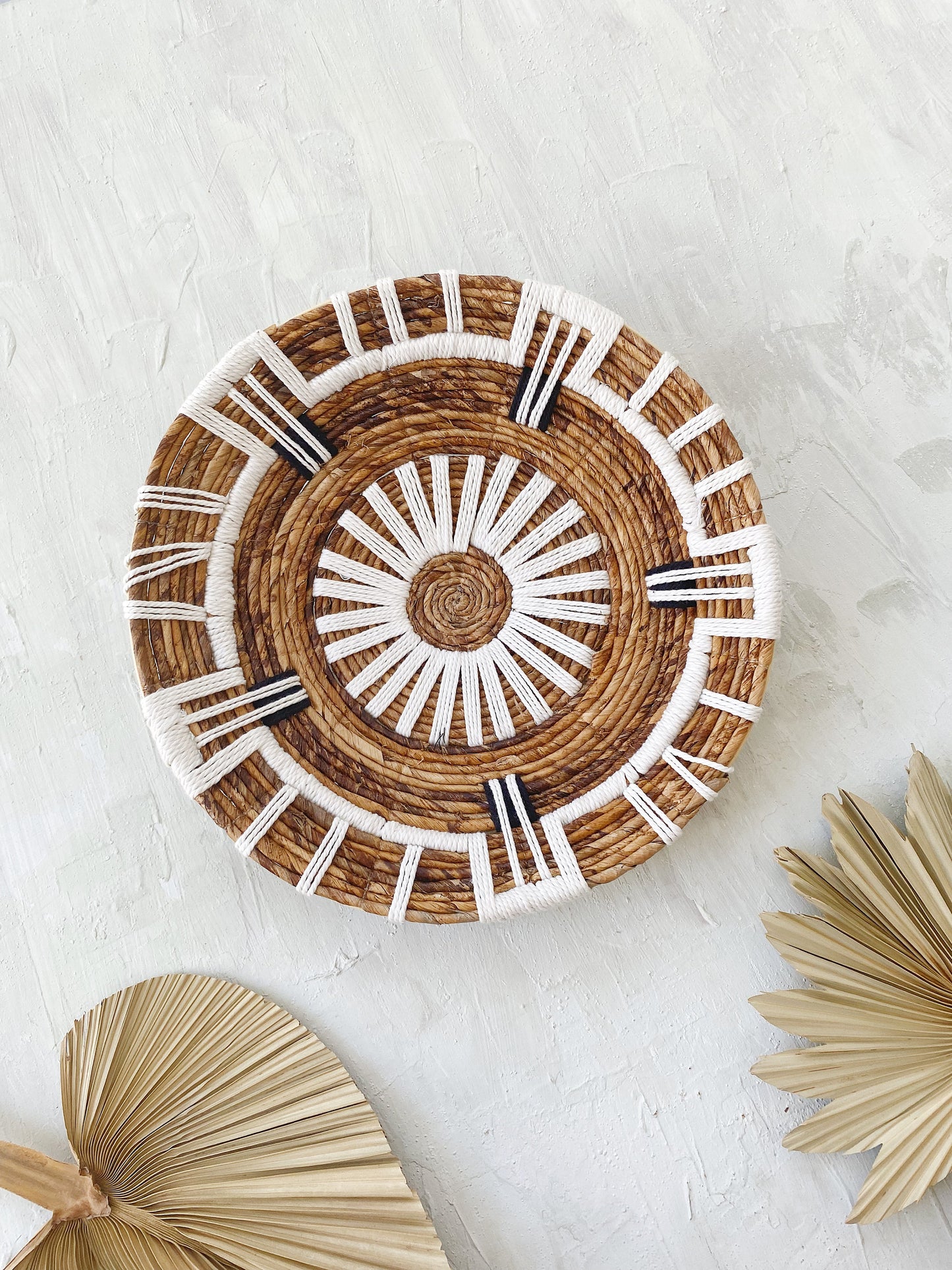 Ende Chess Macrame Wall Basket