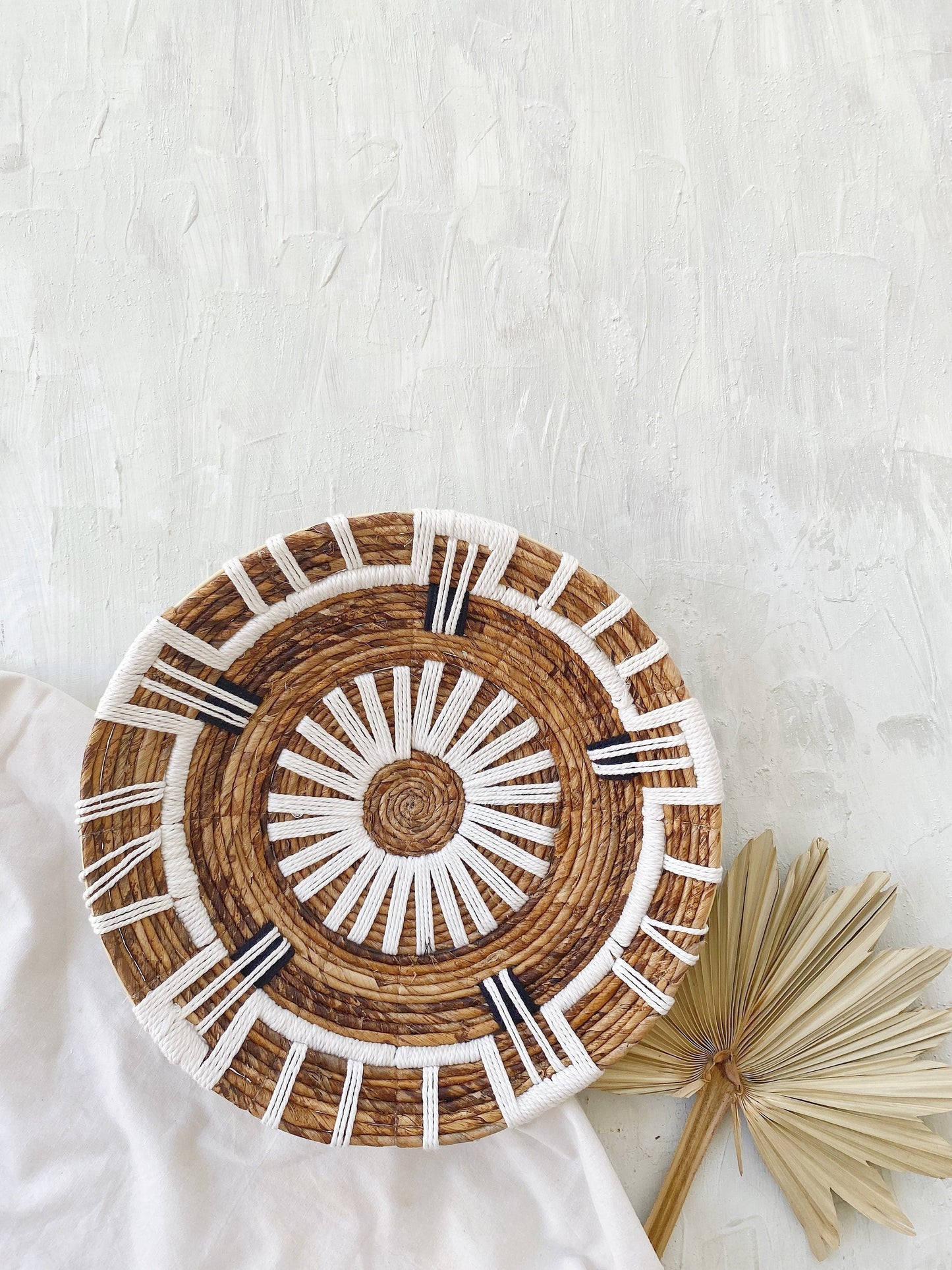 Ende Chess Macrame Wall Basket