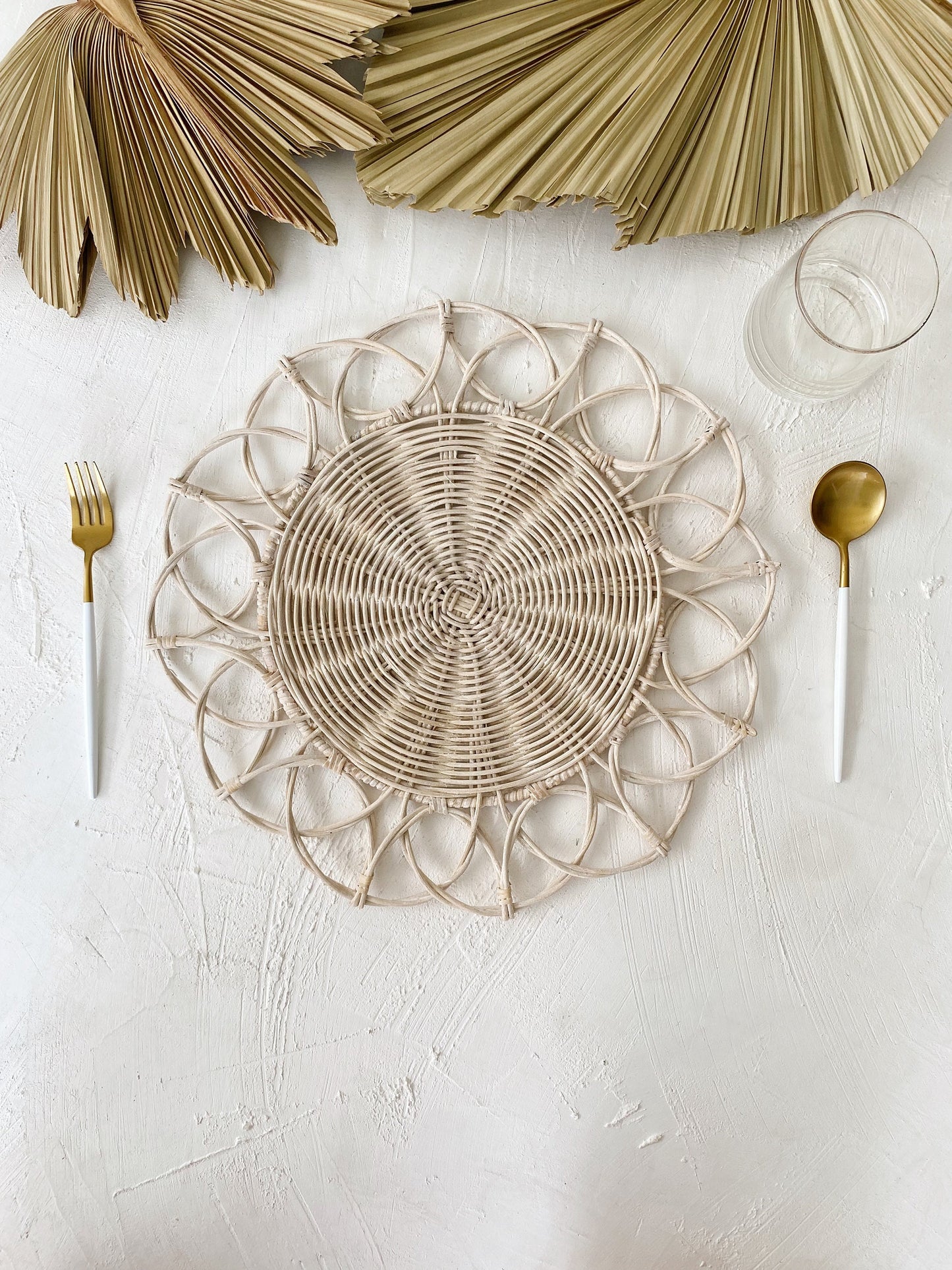 Anggun Whitewashed Flower Rattan Placemat