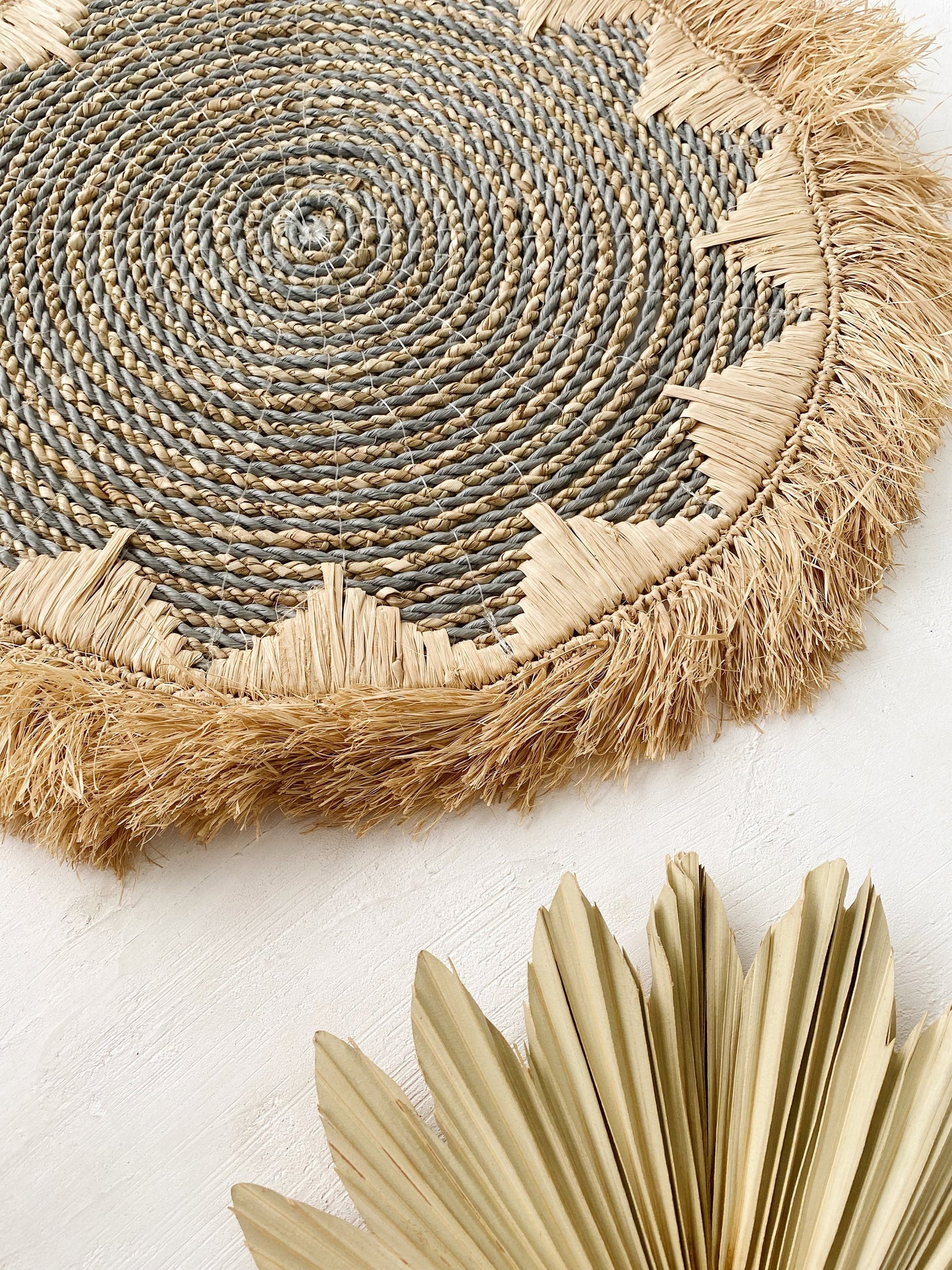 Uwuh Seagrass Fringe Wall Decor