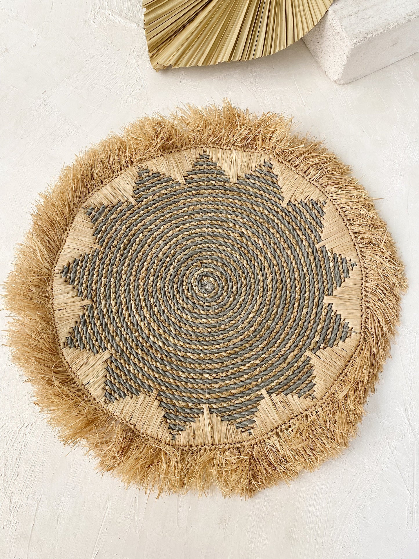 Uwuh Seagrass Fringe Wall Decor