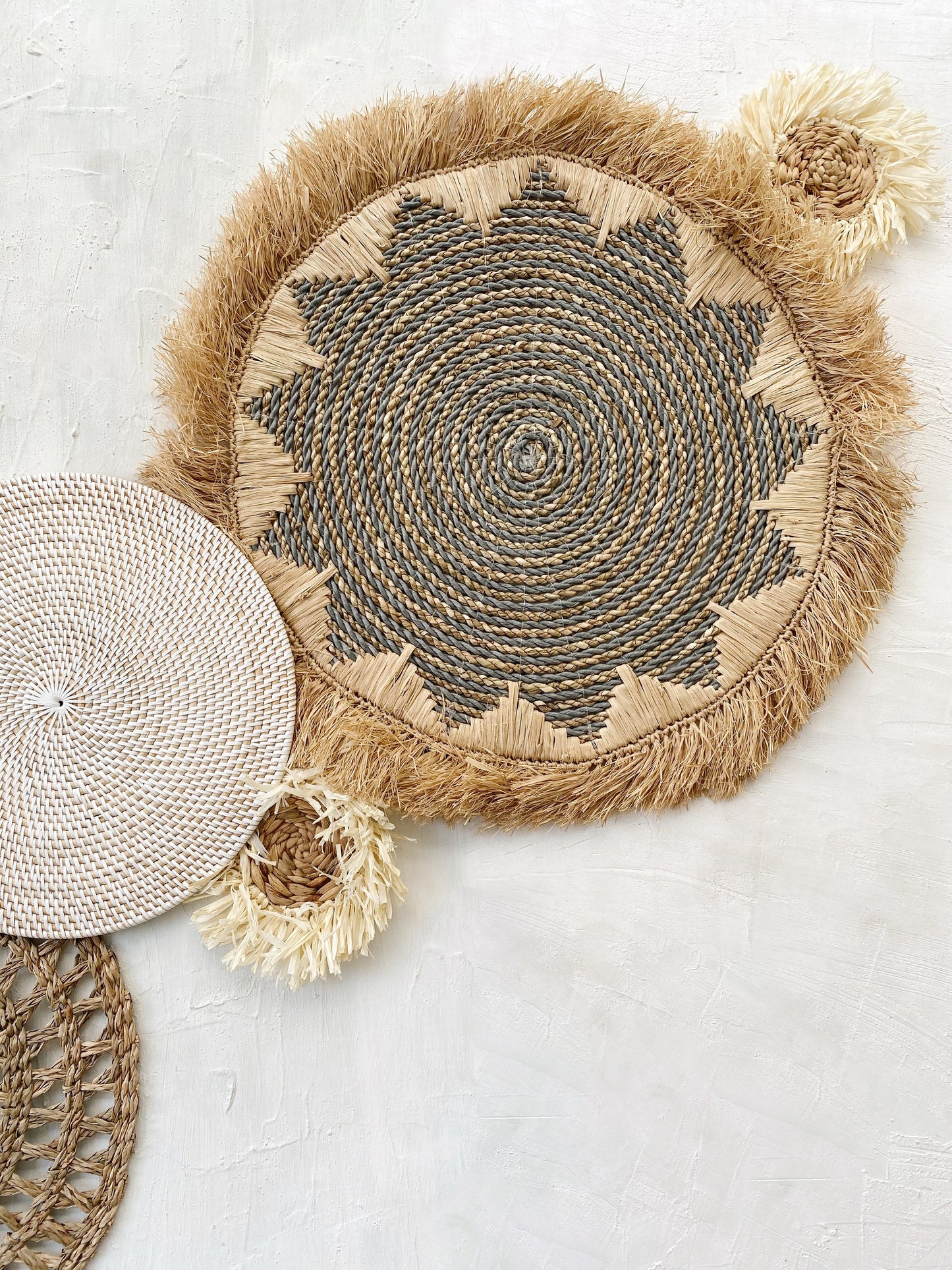 Uwuh Seagrass Fringe Wall Decor