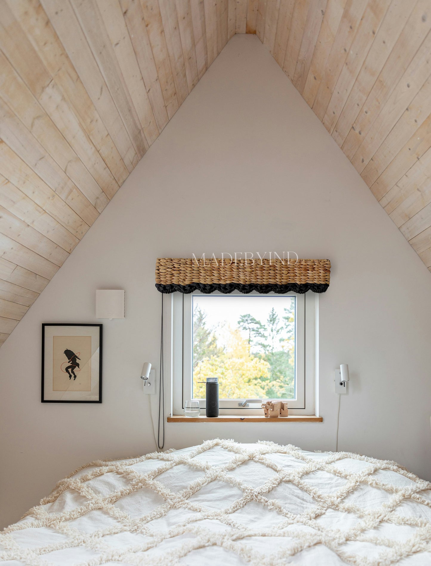 Black Edge Scallop Water Hyacinth Window Pelmet