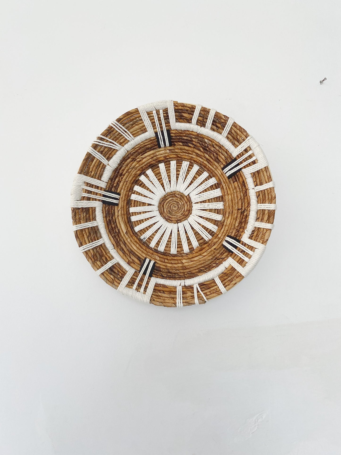 Ende Chess Macrame Wall Basket