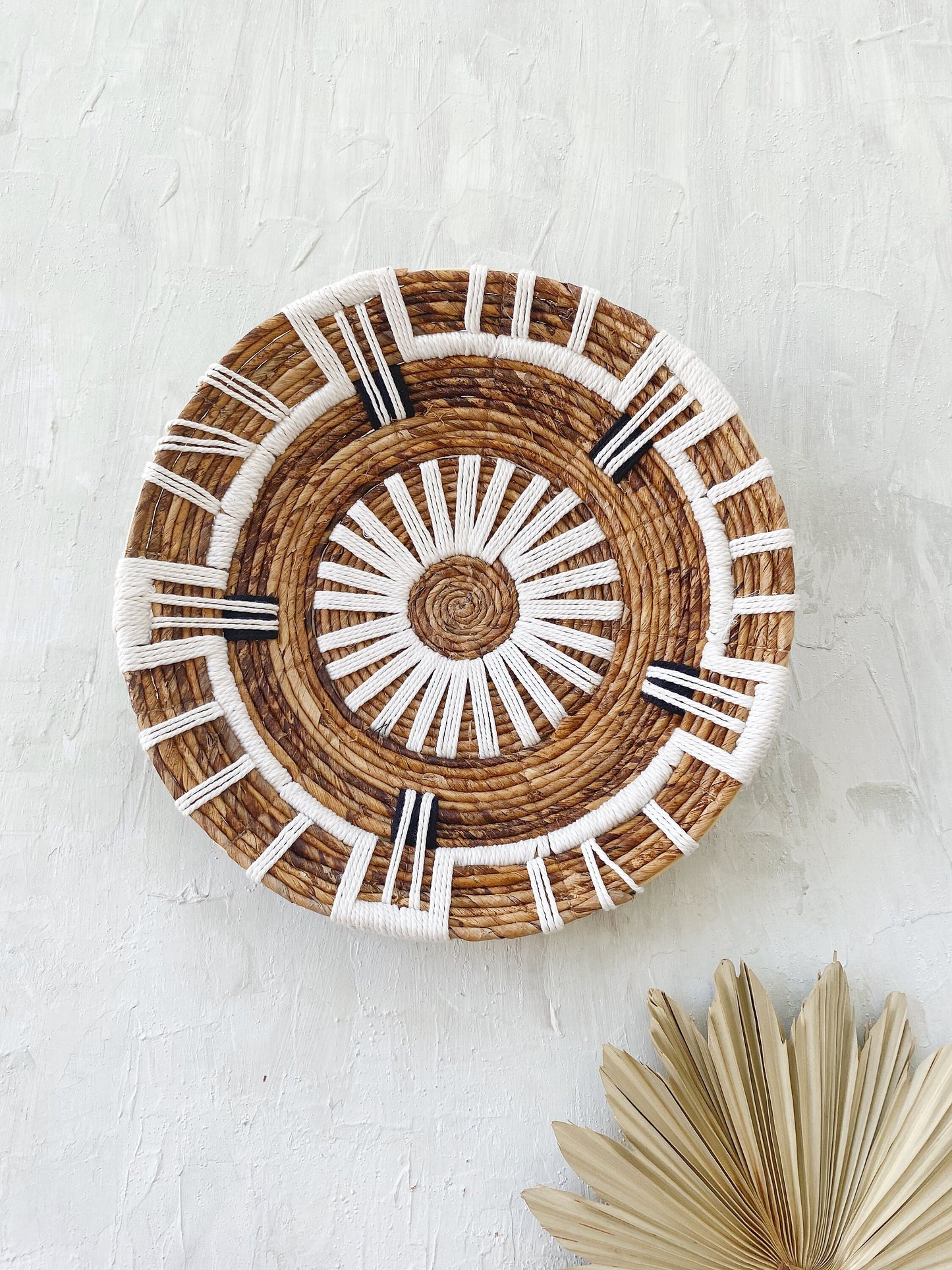 Ende Chess Macrame Wall Basket